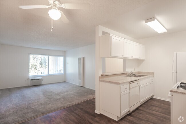2BR,2BA - 950SF -Dining