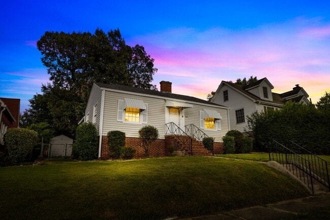 Building Photo - Charming 3 Bedroom 2 Bathroom Bungalow Rental