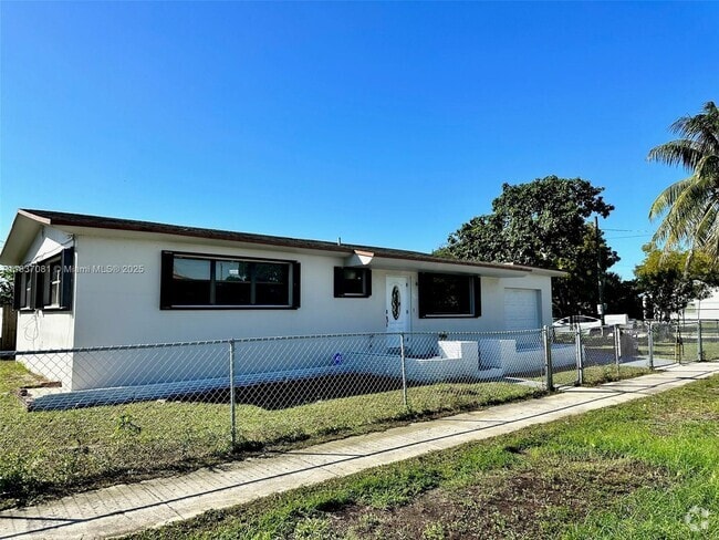 Building Photo - 460 NE 169th St Rental