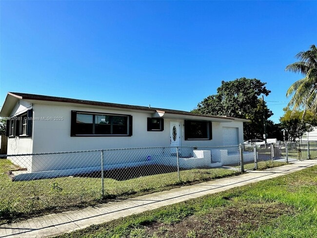 Photo - 460 NE 169th St House