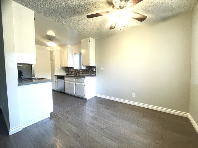 Photo - 10914 Rose Ave