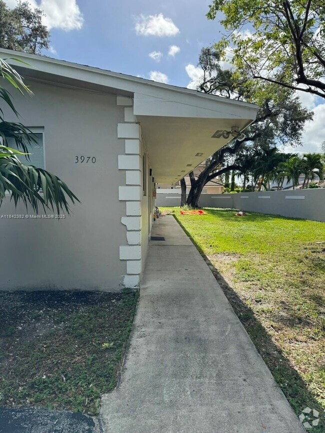 Building Photo - 3970 SW 58th St Unit 2 Rental