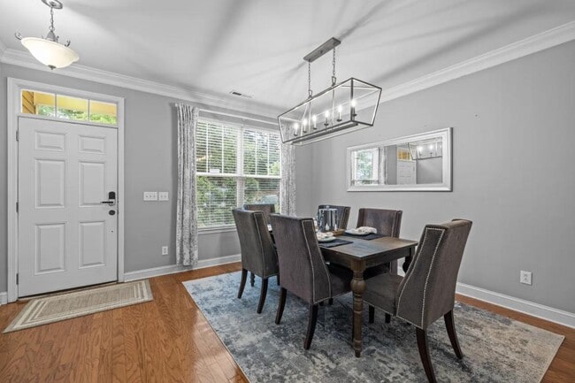 Photo - 552 Stobhill Ln