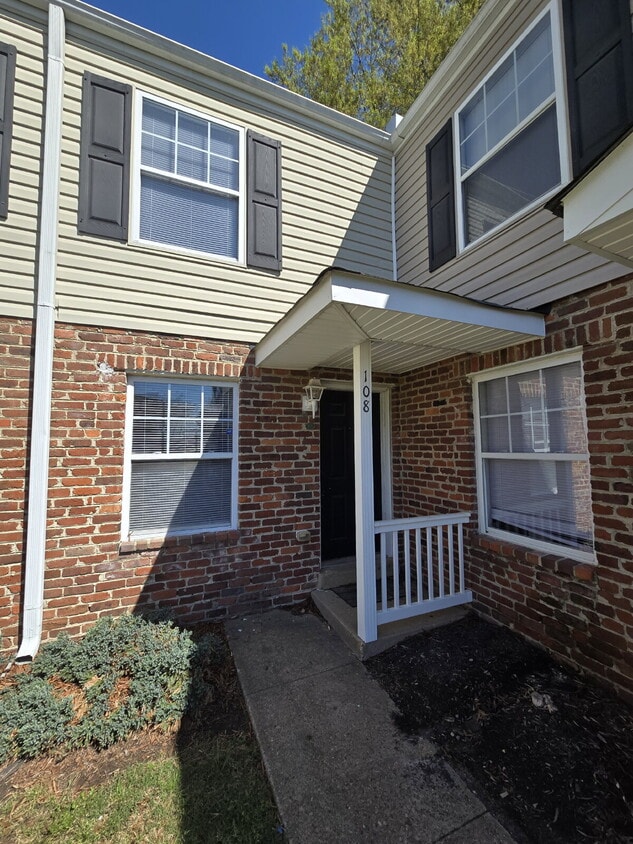 "Charming 2-Bedroom Townhouse Retreat in R... - "Charming 2-Bedroom Townhouse Retreat in R...