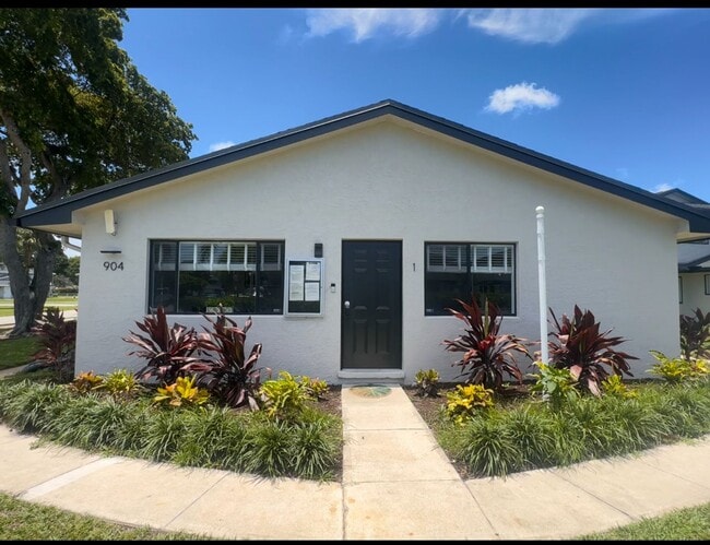 Building Photo - Clean and New with Garage Parking Included... Rental
