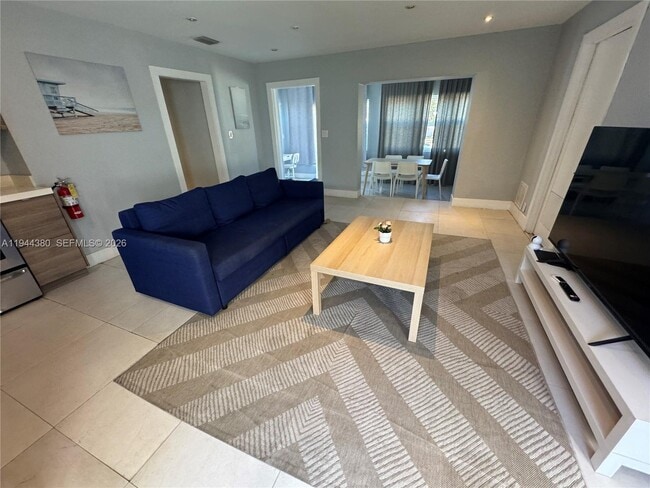 Building Photo - 825 N 26th Ave