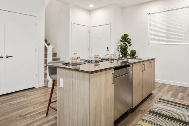 Photo - Elux at McQueen