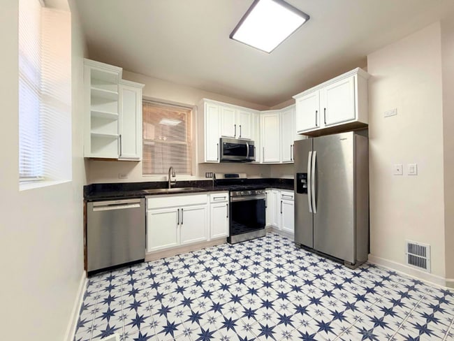 Photo - Indiana Ave 4852-58 118-124 Unit 124-105