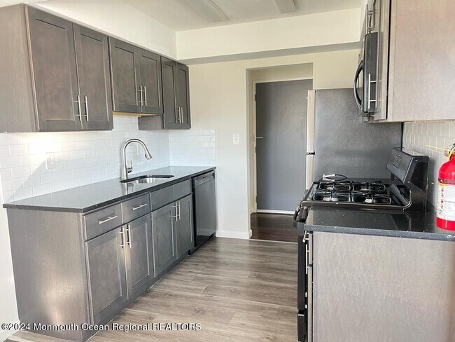 Photo - 66 Stonehurst Blvd Unit B