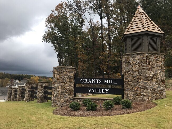 Photo - One level home with GARAGE and FENCED BACKYARD!