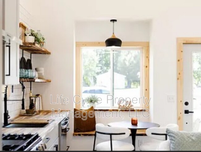 Photo - 151-153 E Clark St