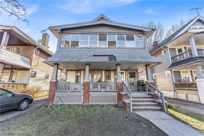 Building Photo - 915 Helmsdale Rd Unit 3