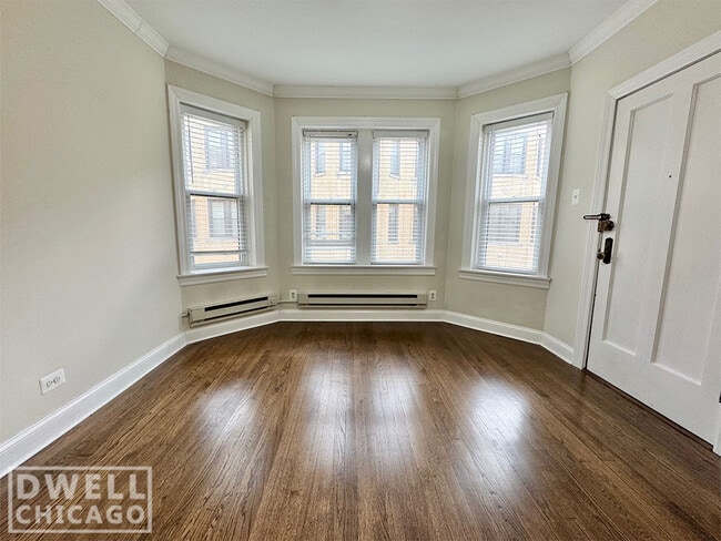 Photo - 3825 N Greenview Ave