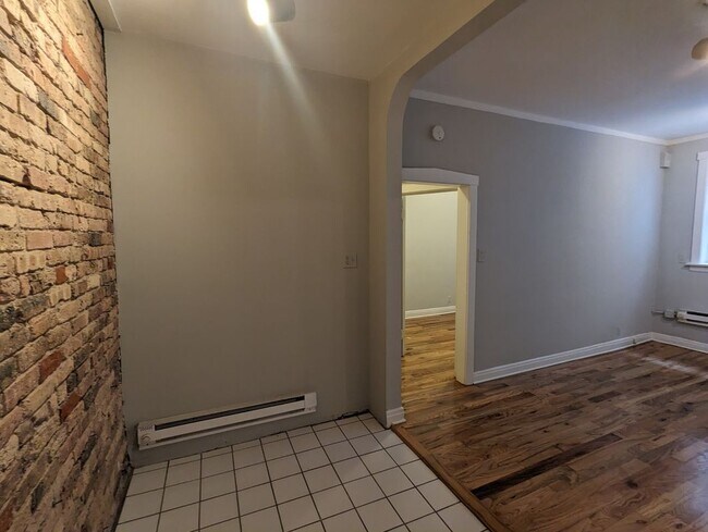 511 W Melrose St Unit 106