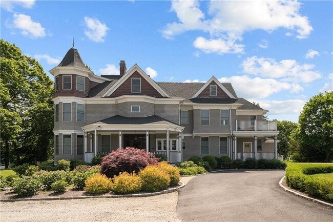 Building Photo - 567 Bristol Ferry Rd Unit 3