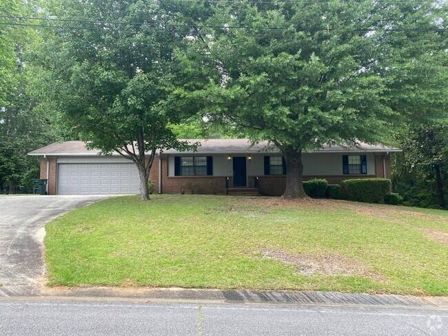 Front yard - 1700 Sharon Ln Rental