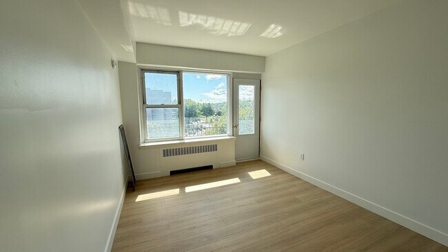 Photo - 10 Av. Rosemount Unit 505