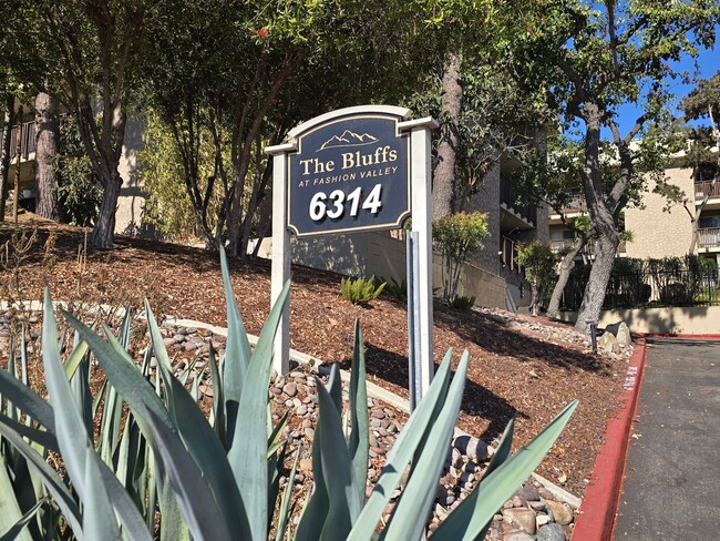 Updated Two Bedroom Condo in Fashion Valle... - Updated Two Bedroom Condo in Fashion Valle... Unit 117