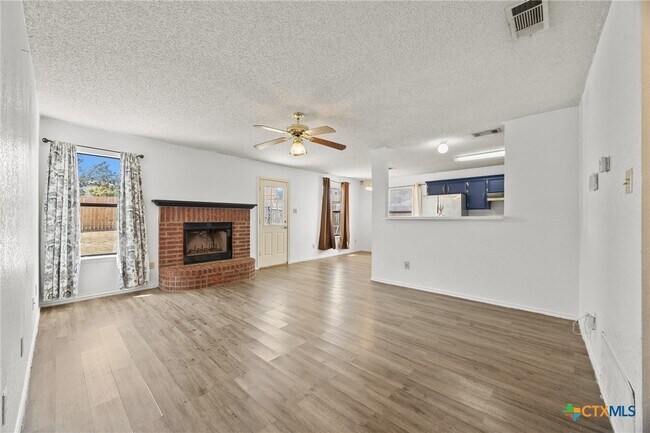 Building Photo - 2804 Cactus Dr