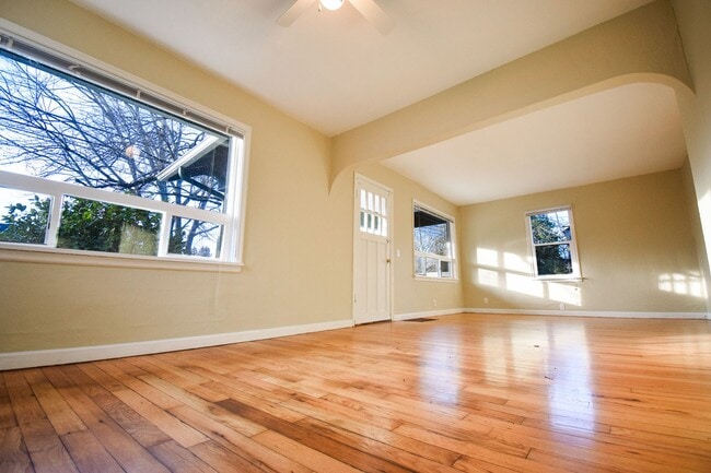 Building Photo - Charming Vintage 2bdrm Home on a Large Lot! Large Basement for storage!