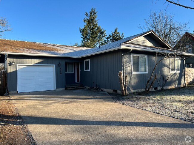 Building Photo - Charming Remodeled Home