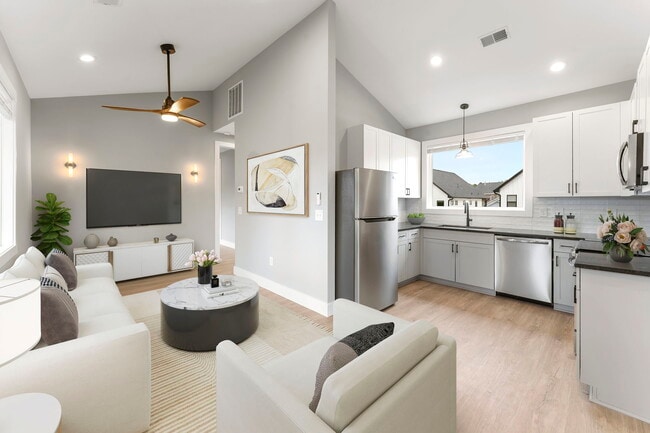 Building Photo - Medford Mews, Carriage House 321 Unit D