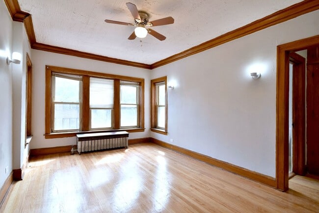 Photo - 610 N Mayfield Ave Unit 2