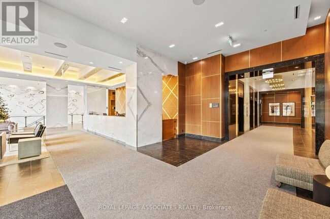 Photo - 15 Merchants' Wharf Unit 507