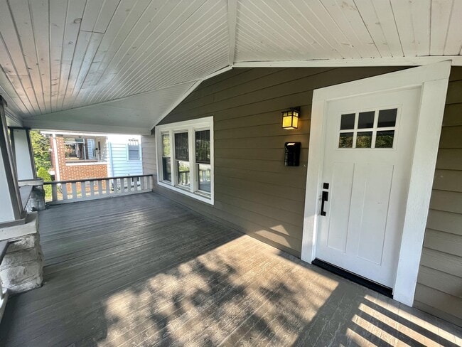 Photo - 501 E 1st St