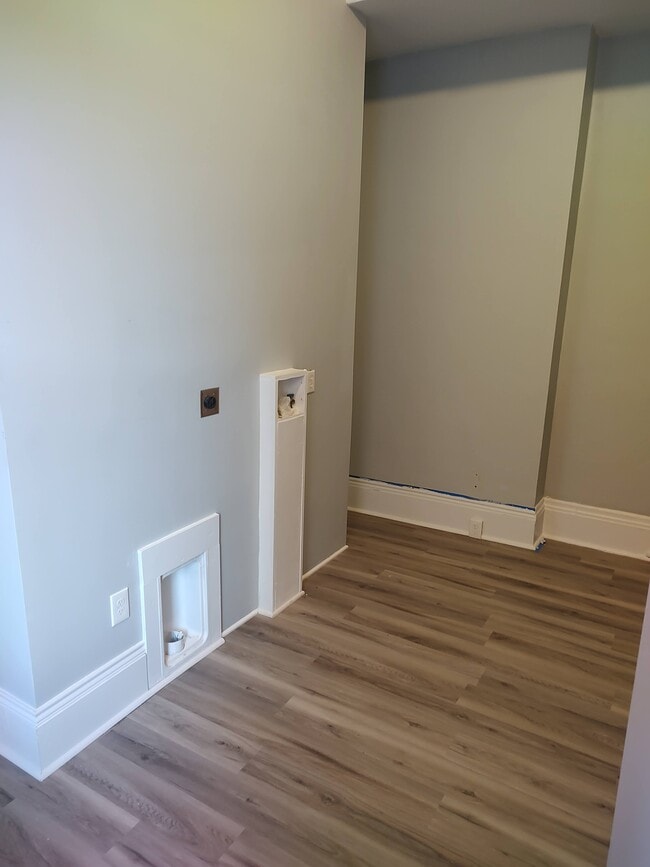 First Floor Laundry - 1024 Columbia St