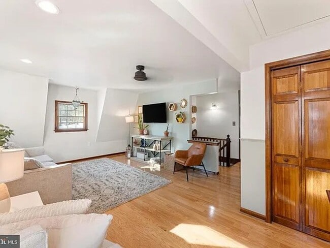 Photo - 1596 River Rd