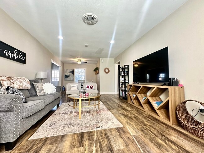 Photo - 2512 31st St