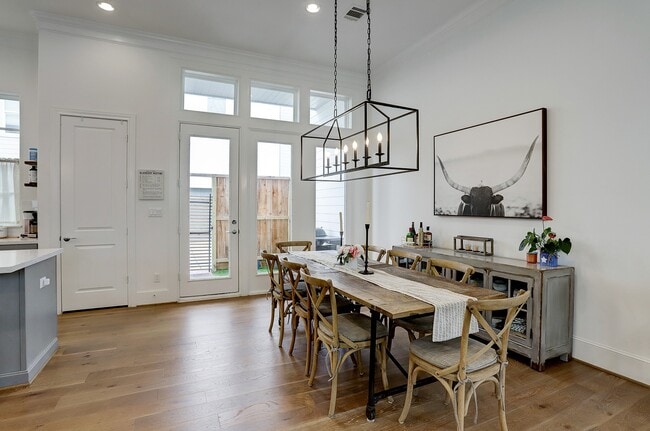 Photo - 2512 Hollister St