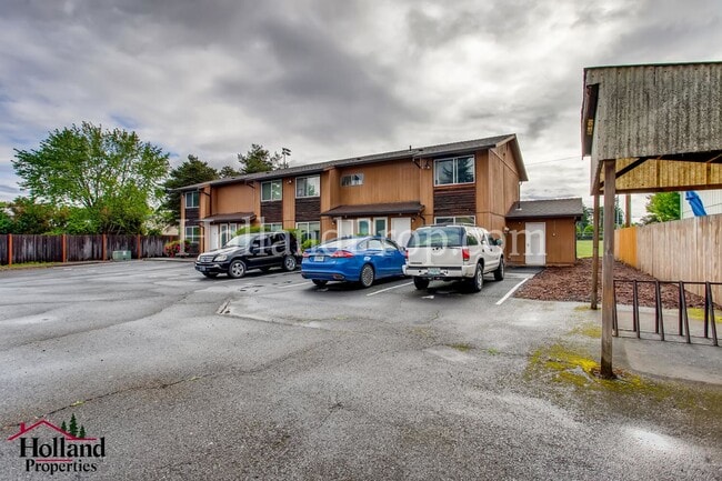 Photo - Charming 3 Bedroom 1.5 Bathroom Apartment in Forest Grove!!!