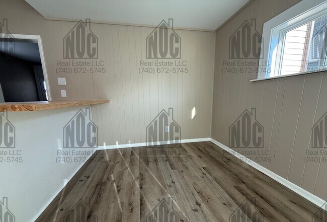 Photo - 148 1/2-148 1/2 E Allen St