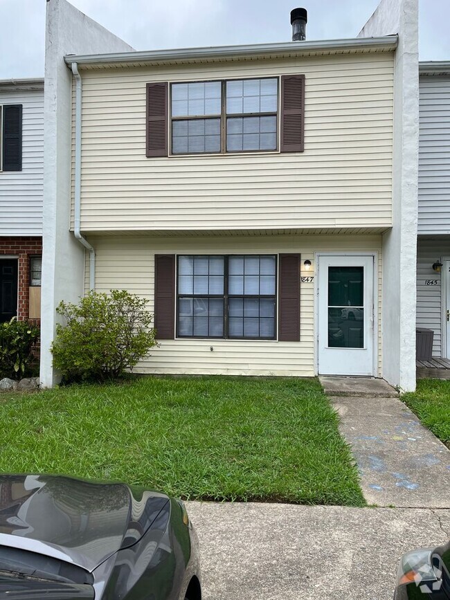 Building Photo - 3 bedroom/2 bath Duplex Unit in Williamsburg Rental