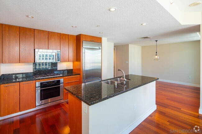Building Photo - 1205 Pacific Hwy Unit 704 Rental