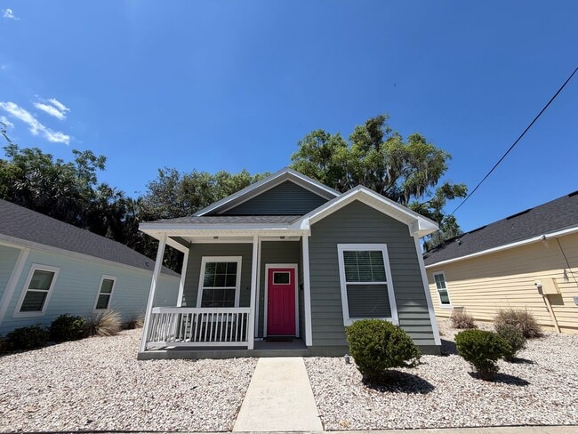Building Photo - 3 Bedroom, 2 Bathroom Home – Historic Downtown Gainesville