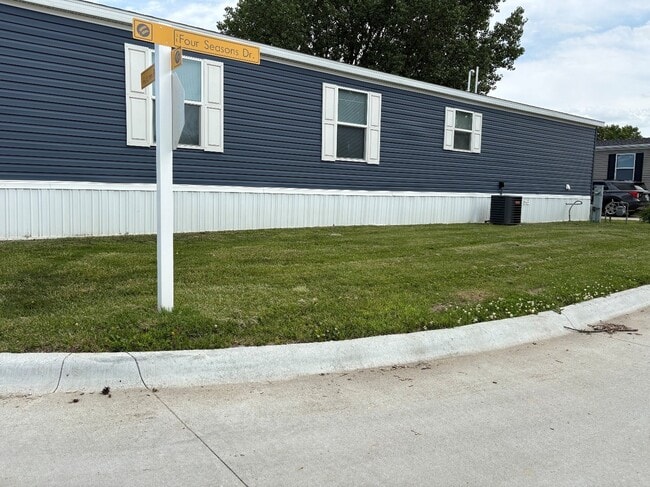 Building Photo - 317 Autumn Park Dr