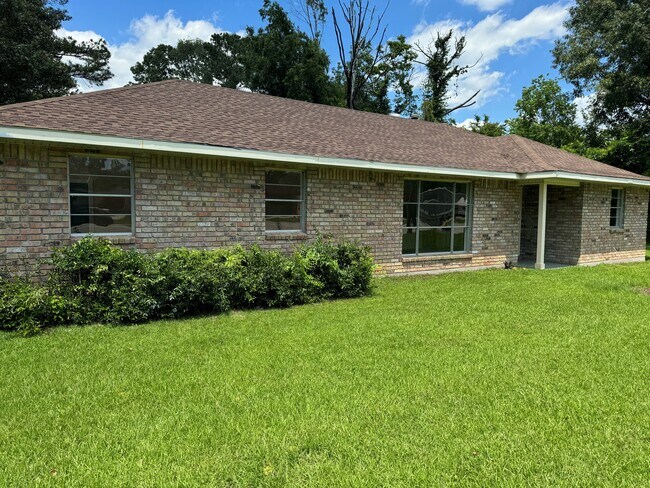 Front - 14747 S Harrells Ferry Rd