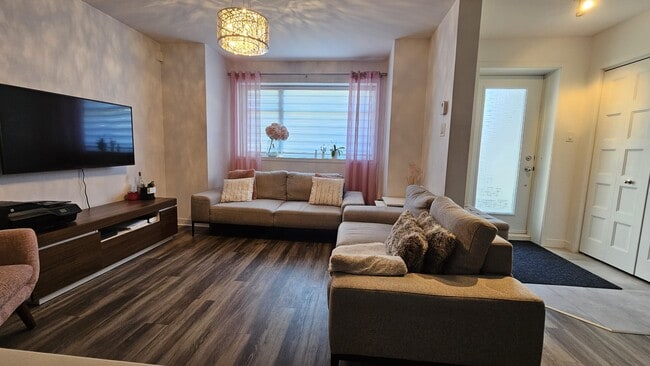 Photo - 1140 Rue Du Grand-Pic Unit 1140 du Grand-Pic, Laval