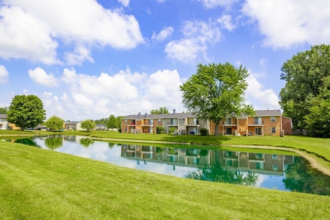 Exterior Apartment Building at Williamsburg on Lake Mishawaka