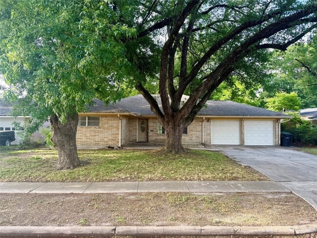 Building Photo - 7868 Broadview Dr