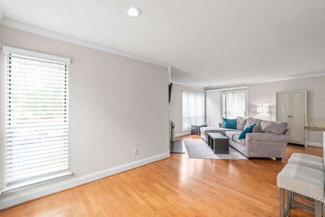 Photo - Beautiful Elizabeth Condo – Furnished or Unfurnished Options Available! Unit 22