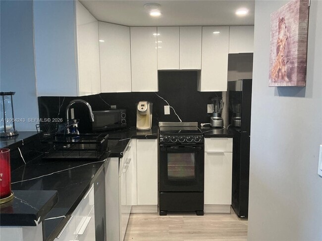 Photo - 800 West Ave Unit 533