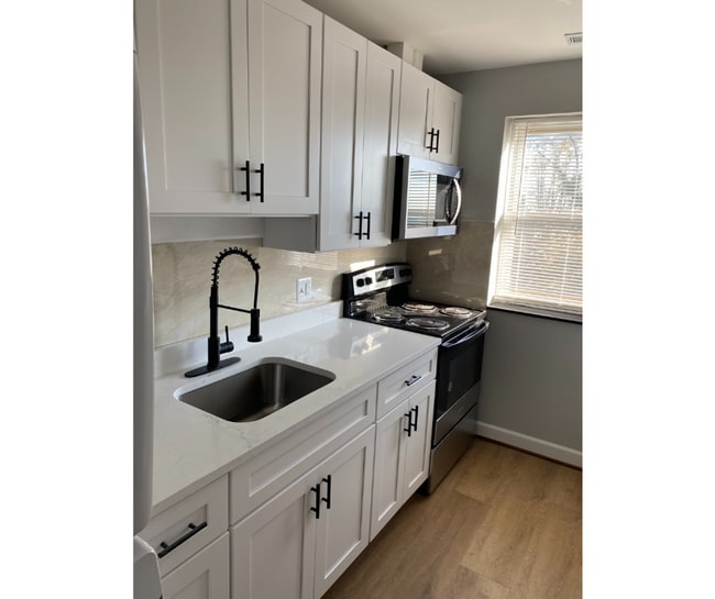 823 N Woodington Rd Unit 2C AVAILABLE $550 2C