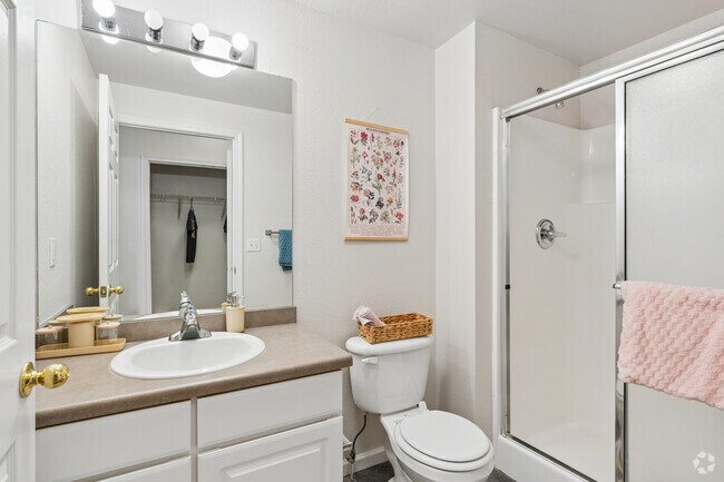 2BR, 2BA - 1,040SF - Primary Bathroom