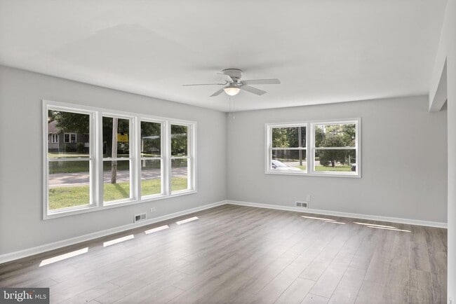 Building Photo - 100 N Burlington Rd Rental