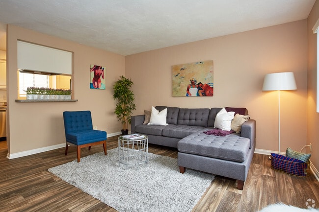 1BR, 1BA - 650 SF