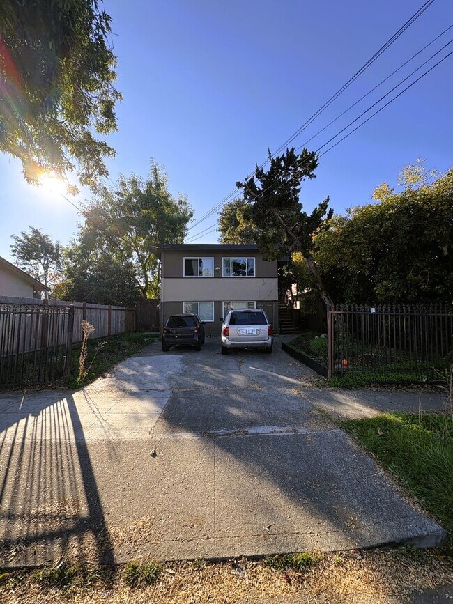 Building Photo - 8225-8227 Dowling St. Unit 8225